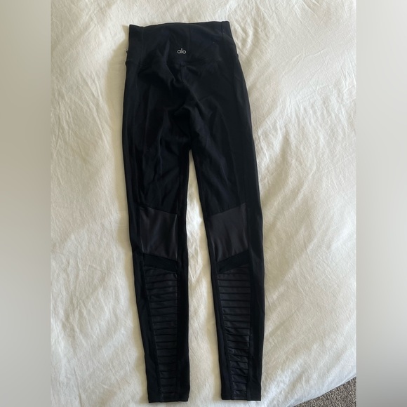 ALO Black Leggings - Picture 5 of 5